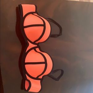 TRIANGL- swim suit top